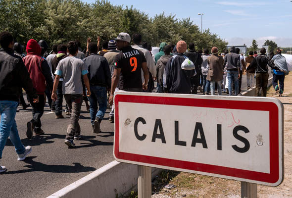 Le “giungle” di Calais e le espulsioni dell’umanitario