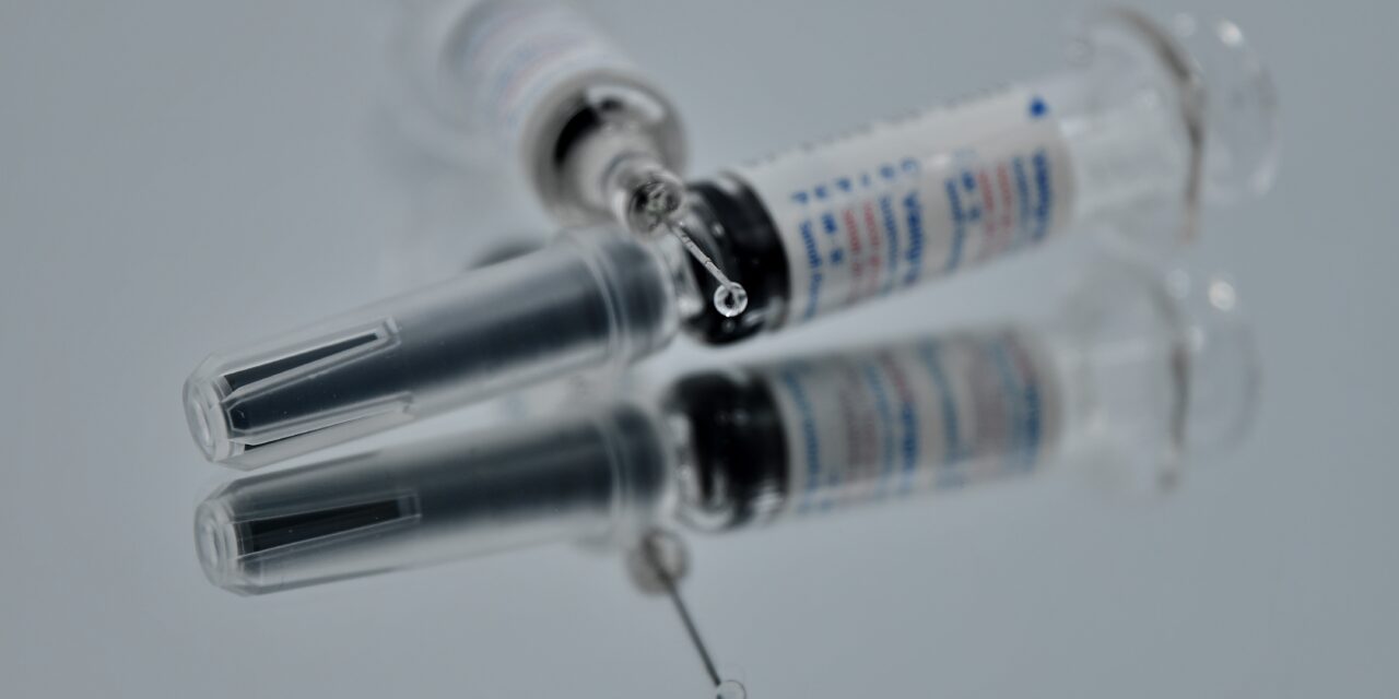 La strana carestia dei vaccini e i suoi artefici