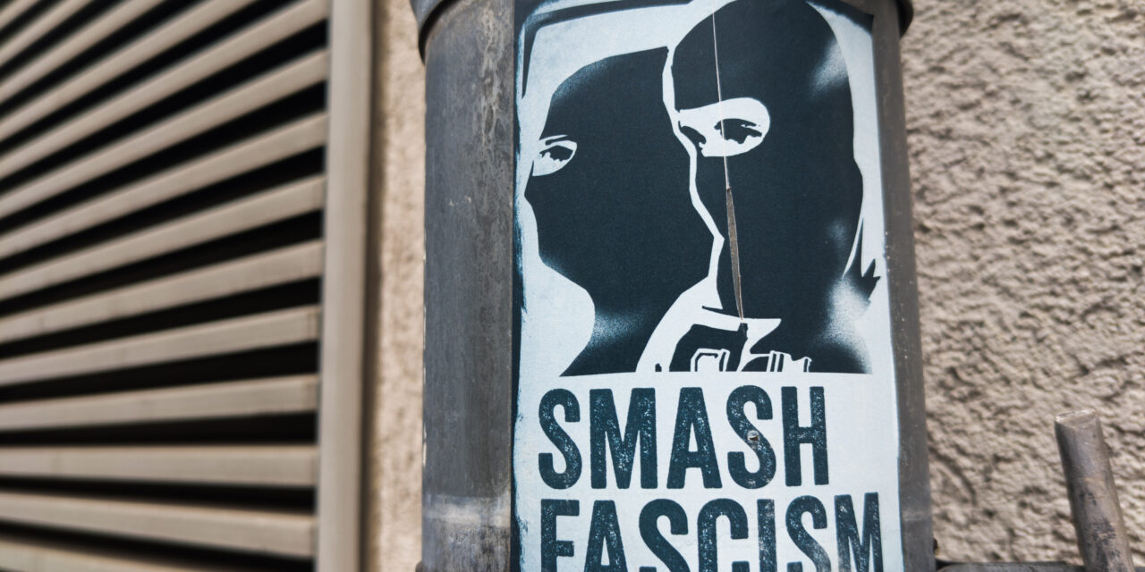 Fascisti in maschera e fascismi in doppio petto