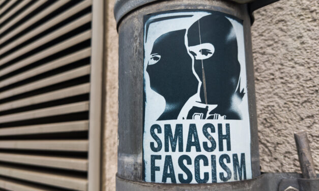 Fascisti in maschera e fascismi in doppio petto